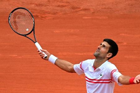 Djokovic mit Mühe, Nadal souverän: Topstars wehren Angriffe der Italien-Teenies ab Djokovic mit Mühe, Nadal souverän: Topstars wehren Angriffe der Italien-Teenies ab