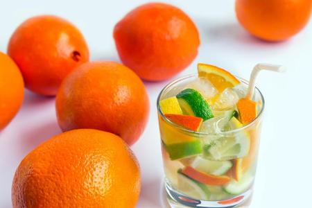 Orange, Zitrone, Limette, Grapefruit - sie alle sind ein ausgezeichneter Sonnenschutz. Denn Vitamin C schützt vor Sonnenstra...