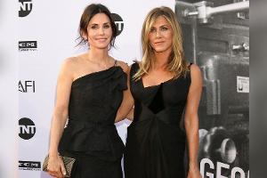Jennifer Aniston gratuliert Courteney Cox mit alten Babybauchbildern
