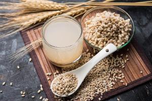 Trendgetränk Gerstenwasser: Was ist dran am Hype?