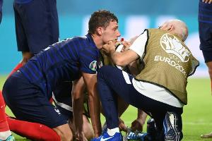 Frankreich: Pavard war "zehn bis 15 Sekunden bewusstlos"