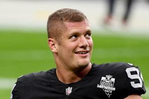 Las-Vegas-Raiders-Star Carl Nassib in einem Spiel