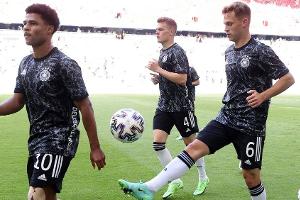 EM-Quartier: DFB-Stars begeistern als Sänger