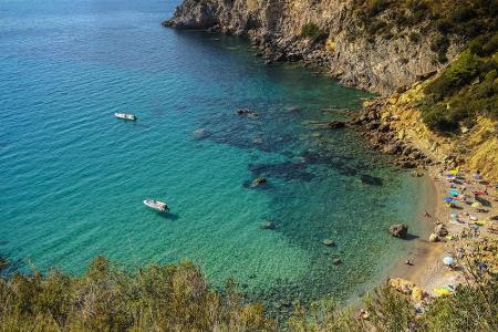 Etwas abgelegener ist der Strand Cala del Gesso auf der Halbinsel Monte Argentario. Um an den malerischen Ort zu gelangen, m...