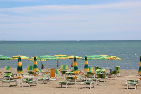 In der Nähe von Rimini liegt der zwei Kilometer lange Strand von Cattolica. Er gilt als einer der saubersten Stände Italiens...