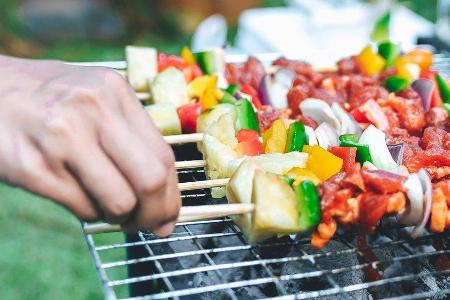Was auf dem Grill landet, ist Geschmackssache. Rezept-Apps liefern Inspiration. Was auf dem Grill landet, ist Geschmackssache. Rezept-Apps liefern Inspiration.