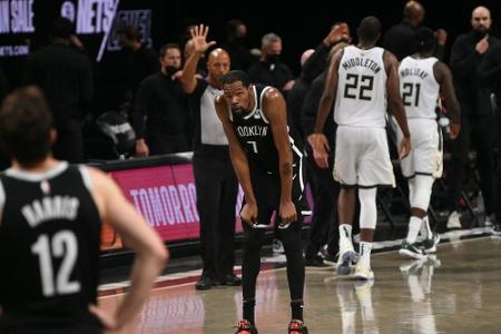 Brooklyn fehlen Zentimeter - Milwaukee nach Krimi im Halbfinale Brooklyn fehlen Zentimeter - Milwaukee nach Krimi im Halbfinale
