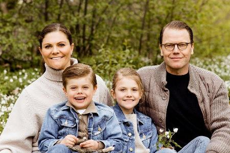 Kronprinzessin Victoria und Prinz Daniel von Schweden mit ihren Kindern Prinz Oscar und Prinzessin Estelle.