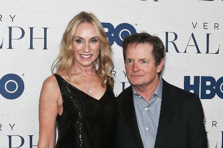 Michael J. Fox an der Seite seiner Frau Tracy Pollan, mit der er seit 1988 verheiratet ist und vier Kinder hat. Michael J. Fox an der Seite seiner Frau Tracy Pollan, mit der er seit 1988 verheiratet ist und vier Kinder hat.