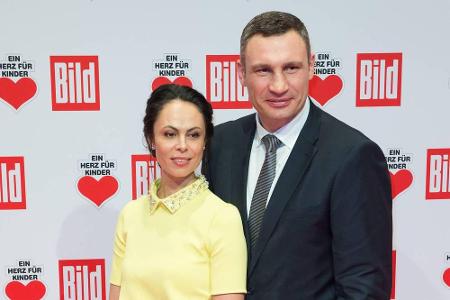 Im Ring hart, privat zart: Vor 21 Jahren hat es zwischen Boxer Vitali Klitschko (45) und seiner Frau, einer angehenden Sänge...