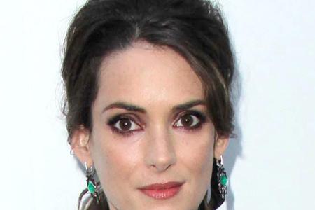 Tablettensucht und eine Verhaftung wegen Ladendiebstahls sorgten dafür, dass Winona Ryder (45) lange von der Hollywood-Bildf...