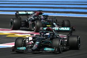Mercedes meldet sich im ersten Frankreich-Training zurück