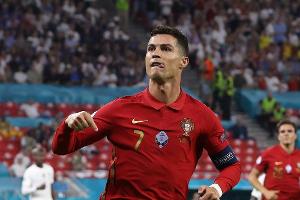 Ronaldo schießt Portugal mit Weltrekord ins Achtelfinale