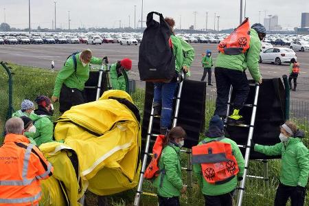 Greenpeace klaut VW-Schlüssel in Emden Greenpeace klaut VW-Schlüssel in Emden