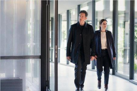 Tim Bergmann und Annika Kuhl in ihren Rollen als Oliver von Bodenstein und Pia Sander im Tim Bergmann und Annika Kuhl in ihren Rollen als Oliver von Bodenstein und Pia Sander im