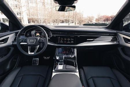 Das Cockpit des Audi Q8 60 TFSI e (PHEV).
