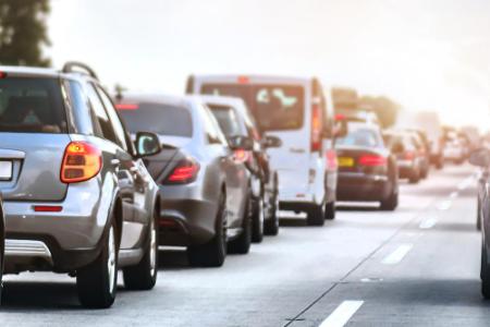 Die Mobilität ist in der Corona-Pandemie deutlich zurückgegangen - auch im Straßenverkehr. Dies führte zu deutlich weniger V...