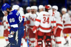 NHL: Titelverteidiger Tampa Bay kassiert erste Niederlage