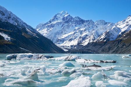 Der höchste Berg Neuseelands, der Mount Cook, zieht Urlauber aus aller Welt magisch an. Rund um den Gletscher gibt es zahlre...