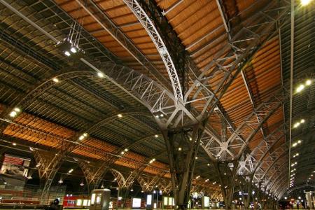 Der Leipziger Hauptbahnhof wurde 1915 eröffnet und ersetzt die bis dahin separaten Fernbahnhöfe der Stadt. Charakteristisch ...