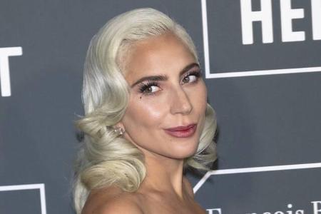 ...ist eine Hommage an den Song 'Radio Ga Ga' von Queen. Freddie Mercury zählt zu den großen Vorbildern von Stefani Joanne A...