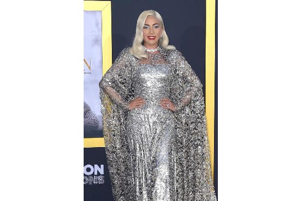 ...arbeitete Stefani Germanotta als Go-Go-Tänzerin. 2008 ging es dann bergauf, als sie vom Label Interscope Records als Text...