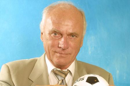Udo Lattek, der erfolgreichste Vereinsfußballtrainer Deutschlands (achtmal Deutscher Meister) und TV-Experte, stirbt am 31. ...