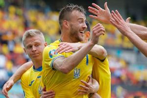 Duo Jarmolenko und Jaremtschuk wahrt Achtelfinal-Chance für Ukraine