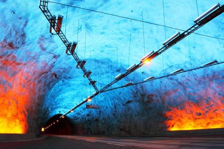 Egal, ob unter Wasser oder durch Berge: Es gibt viele spektakuläre Tunnel auf der Welt. Das sind einige von ihnen. Egal, ob unter Wasser oder durch Berge: Es gibt viele spektakuläre Tunnel auf der Welt. Das sind einige von ihnen.