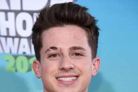 Charlie Puth (28, 