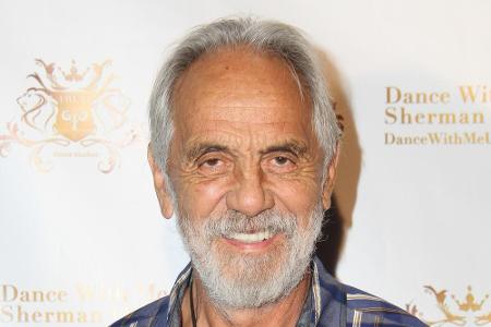 Das breit grinsende Ananaskostüm war ihm auf den Leib geschneidert: Komiker und Schauspieler Tommy Chong (82) konnte trotzde...