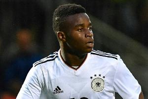 Leichte Muskelverletzung: Di Salvo bangt um Moukoko-Einsatz