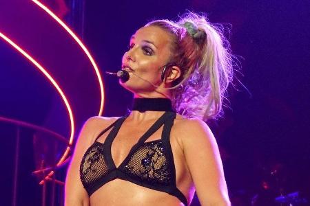 Wird es solch ein Bild in Zukunft nicht mehr geben? Britney Spears soll über einen Rückzug aus dem Musikgeschäft nachdenken. Wird es solch ein Bild in Zukunft nicht mehr geben? Britney Spears soll über einen Rückzug aus dem Musikgeschäft nachdenken.