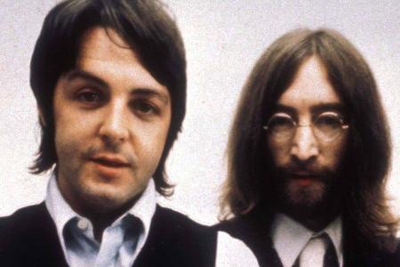 Paul McCartney (li.) und John Lennon gegen Ende der Beatles-Zeit.