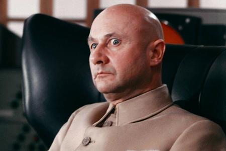 Da kann auch der nominell mächtigste Gegenspieler von Bond, Ernst Stavro Blofeld, nicht ganz mithalten. Schon viele Schauspi...