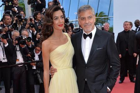 Bei den Filmfestspielen in Cannes im Jahr 2016 strahlte Amal Clooney in zartem Gelb