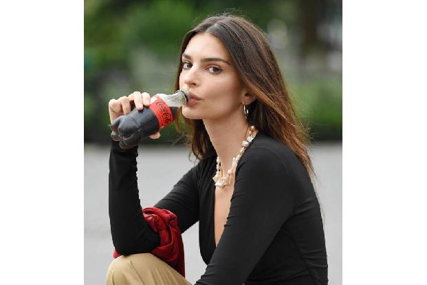 Emily Ratajkowski und Sebastian Bear-McClard finden so einen futuristischen Namen ebenfalls passend und nannten ihren Sohn S...
