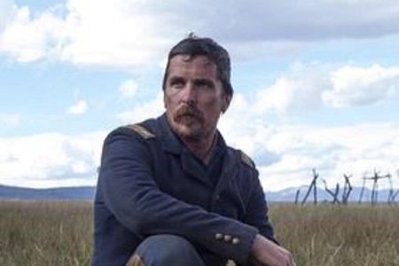 Armee-Offizier Joseph J. Blocker (Christian Bale) hadert mit seinen Befehlen von ganz oben. Armee-Offizier Joseph J. Blocker (Christian Bale) hadert mit seinen Befehlen von ganz oben.