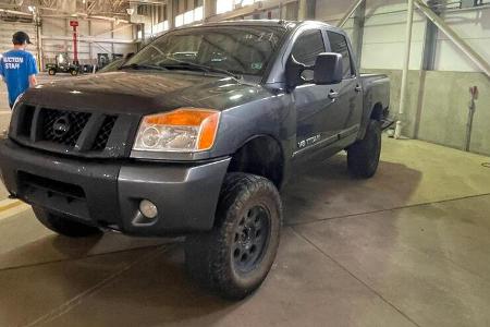 Nissan V-8 Titan 5.6 SE