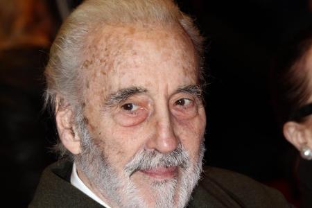 Christopher Lee (1922-2015) ließ sich damals verunstalten. Überhaupt hatte es ihm das Horror-Genre sehr angetan.