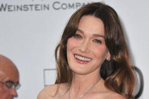Nach Gerichtsurteil: Carla Bruni steht ihrem Mann Nicolas Sarkozy bei