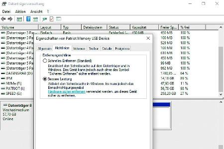 Die Einstellung „Bessere Leistung“ für USB-Speichermedien lässt sich in der Datenträgerverwaltung von Windows 10 aktivieren....