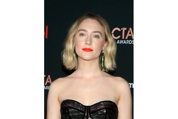 Saoirse Ronan hat Twitter zwar 2009 ausprobiert, hält sich aber seither von allen sozialen Medien fern. Ein Grund: Für sich ...
