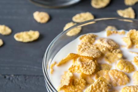 Heißhunger vorprogrammiert: Cornflakes bestehen aus hellem Weizen- oder Maismehl. Die enthaltenen Einfachzucker bringen den ...