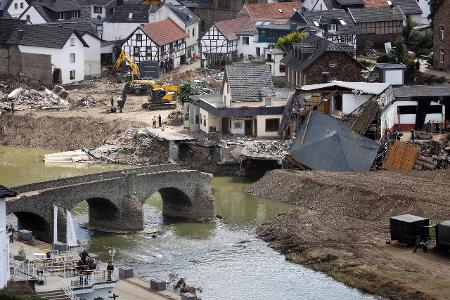 Nach dem Jahrhunderthochwasser in der Eifel durch heftige Re...