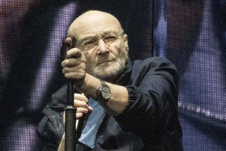Phil Collins beim Auftaktkonzert der aktuellen Genesis-Tour im englischen Birmingham. Phil Collins beim Auftaktkonzert der aktuellen Genesis-Tour im englischen Birmingham.