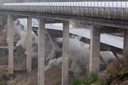 Nordhälfte Talbrücke Raelsbach A45 26.11.2017 imago images Rene Traut.jpg