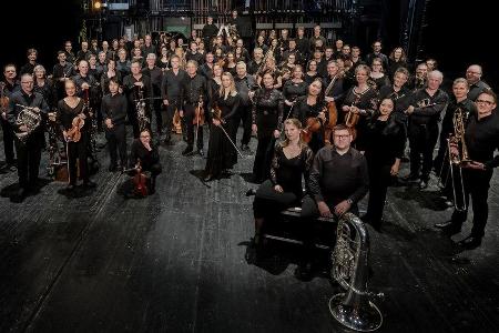 Das Beethoven Orchester Bonn spielt die vollendete 10. Sinfonie unter der Leitung von Dirk Kaftan. Das Beethoven Orchester Bonn spielt die vollendete 10. Sinfonie unter der Leitung von Dirk Kaftan.