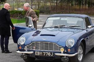 Prinz Charles' Aston Martin fährt mit Weißwein und Molke