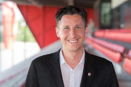 Geschäftsführer Keller verlässt Zweitliga-Tabellerführer Regensburg Geschäftsführer Keller verlässt Zweitliga-Tabellerführer Regensburg